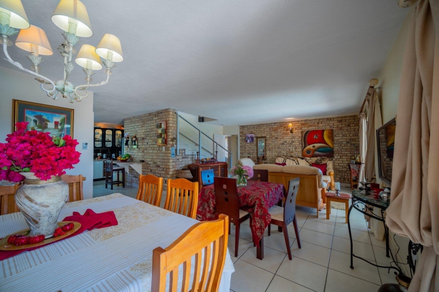 5 Bedroom Property for Sale in Wavecrest Eastern Cape